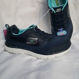 SKECHERS Memory foam tennis shoes sz 8